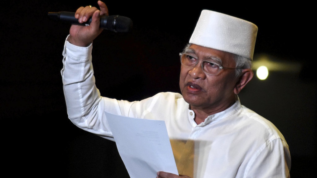 Gus Mus, Peraih Anugerah HAM yang Mengaku Tak Paham Hak Asasi Gus Mus, Peraih Anugerah HAM yang Mengaku Tak Paham Hak Asasi