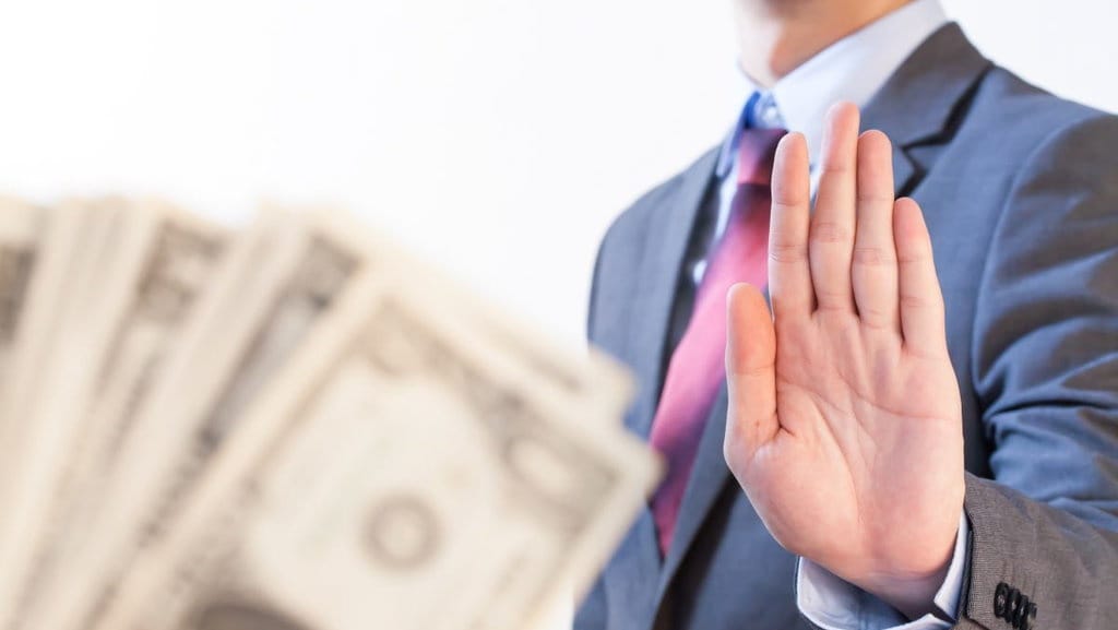 Bagaimana Uang Suap Bisa Mempengaruhi Keputusan Seseorang? Bagaimana Uang Suap Bisa Mempengaruhi Keputusan Seseorang?