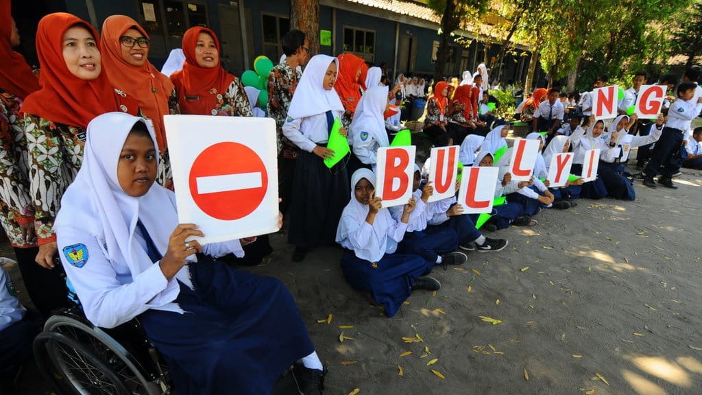 Ciri-Ciri Pelaku dan Korban Bullying yang Harus Diketahui Ortu Ciri-Ciri Pelaku dan Korban Bullying yang Harus Diketahui Ortu