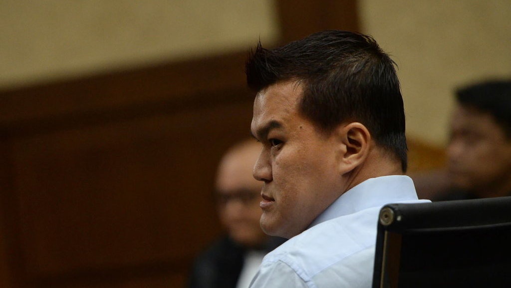 Andi Narogong Bantah Perintahkan Irvanto Jadi Kurir Korupsi E-KTP Andi Narogong Bantah Perintahkan Irvanto Jadi Kurir Korupsi E-KTP