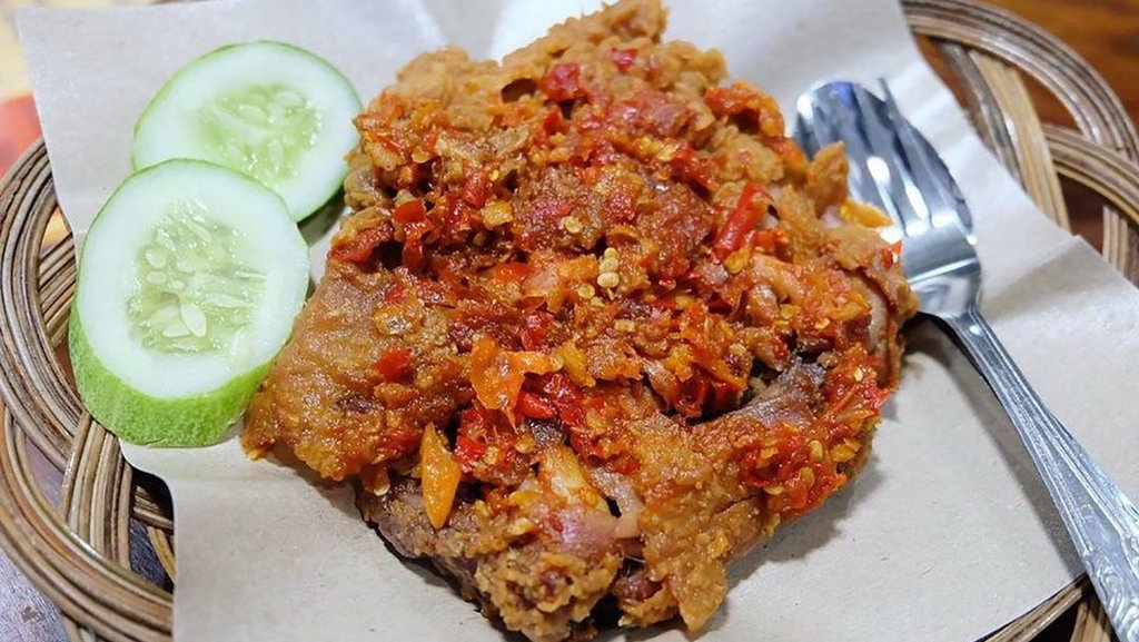 Ayam Geprek di Dunia yang Menggilai Ayam Ayam Geprek di Dunia yang Menggilai Ayam