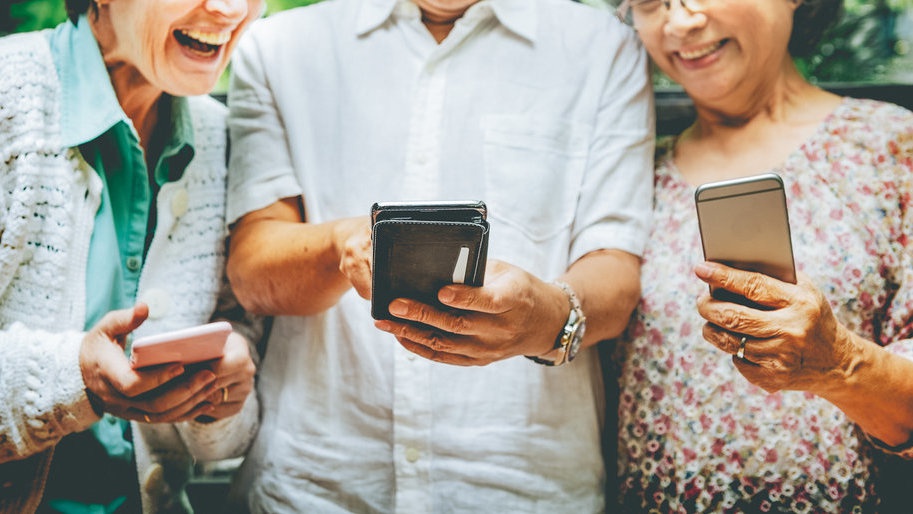 Inovasi Teknologi Mengabaikan Nenek-Kakek dan Orangtua Kita