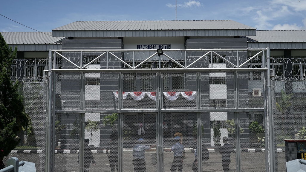 Buntut Penipuan Online, 14 Napi Dipindahkan ke Nusakambangan Buntut Penipuan Online, 14 Napi Dipindahkan ke Nusakambangan