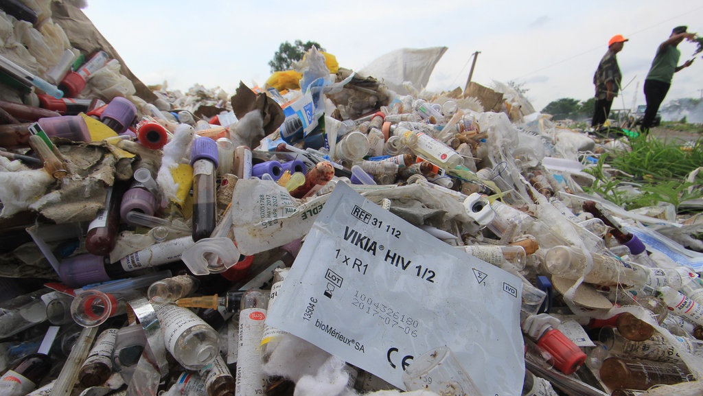 Meraup Untung dari Limbah Medis yang Berbahaya