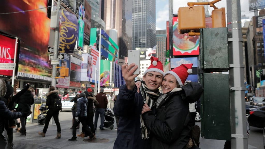 Mengenal Tradisi Unik Perayaan Natal di Berbagai Negara Mengenal Tradisi Unik Perayaan Natal di Berbagai Negara