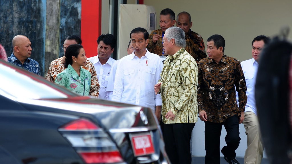 Enggartiasto & Rini Soemarno, Dua Menteri 'Sakti' Penuh Kontroversi Enggartiasto & Rini Soemarno, Dua Menteri 'Sakti' Penuh Kontroversi