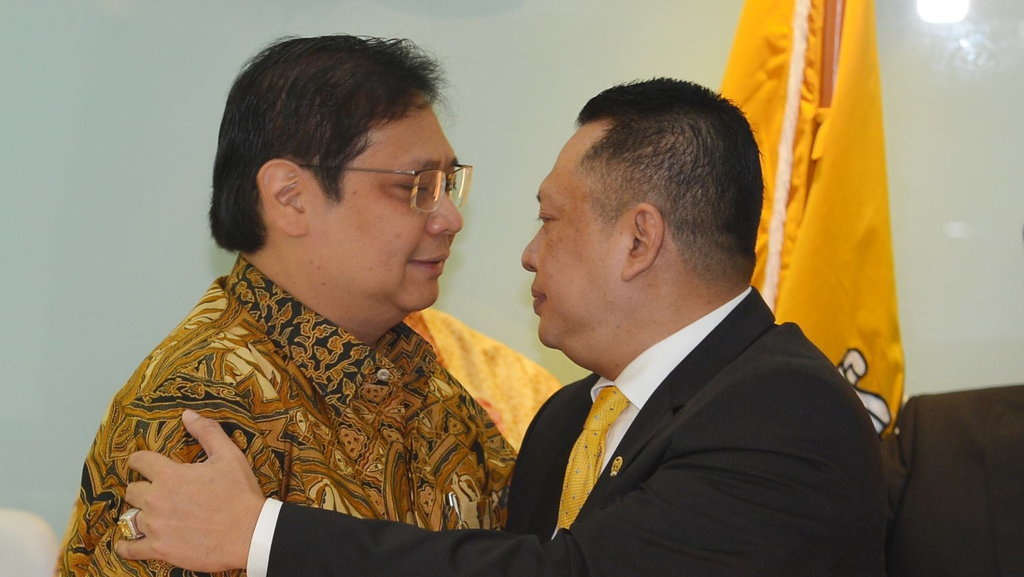 'Perang' Bamsoet Vs Airlangga Mungkin Memperlemah Daya Tawar Golkar 'Perang' Bamsoet Vs Airlangga Mungkin Memperlemah Daya Tawar Golkar