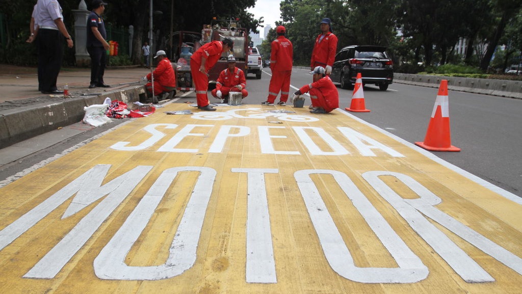 Menilik Penerapan Jalur Khusus Sepeda Motor