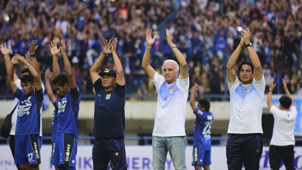 Persib Depak Mario Gomez dan Incar Pelatih Asing Baru Persib Depak Mario Gomez dan Incar Pelatih Asing Baru