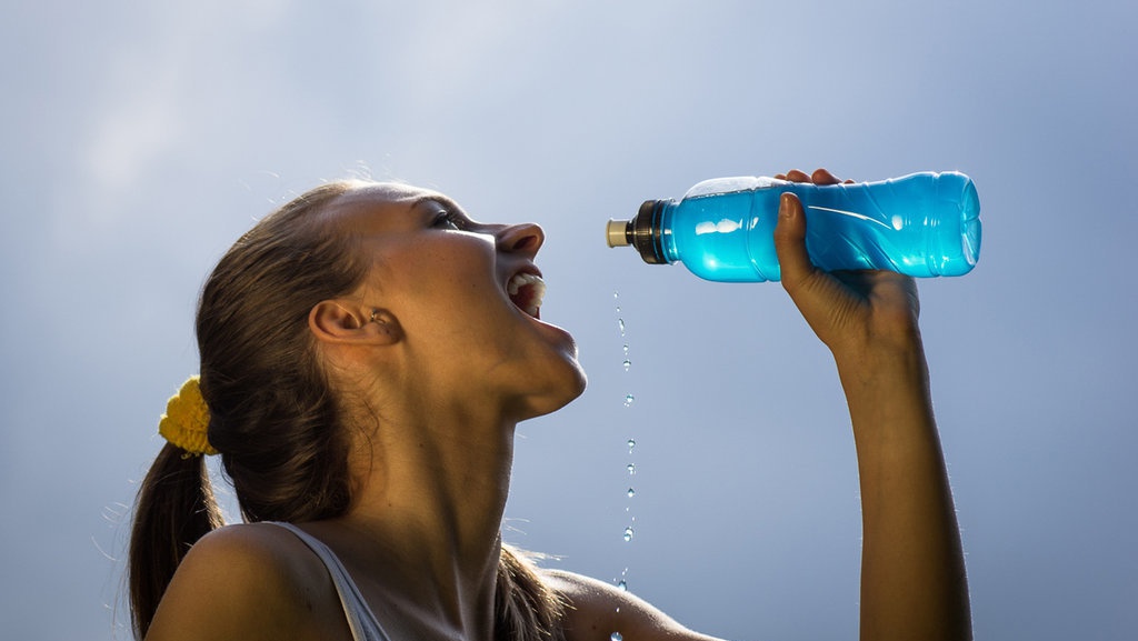 Tips Jaga Kebutuhan Air Mineral Agar Tetap Bugar di Cuaca Ekstrem Tips Jaga Kebutuhan Air Mineral Agar Tetap Bugar di Cuaca Ekstrem