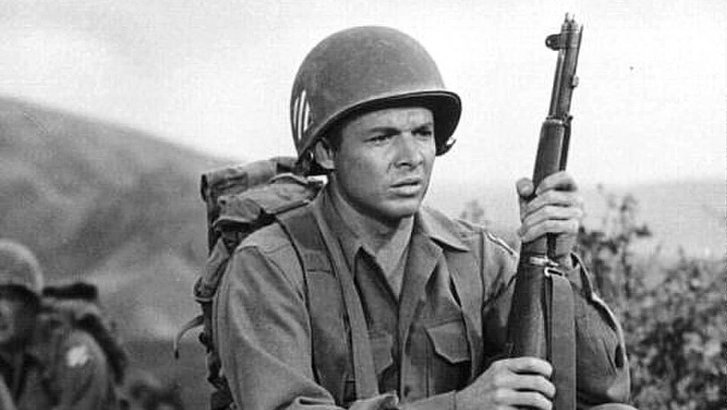 Audie Murphy, Sendirian Melawan Ratusan Serdadu NAZI Audie Murphy, Sendirian Melawan Ratusan Serdadu NAZI