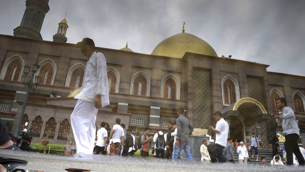 Masjid Kubah Emas di Depok: Sejarah Pembangunan & Arsitektur Megah