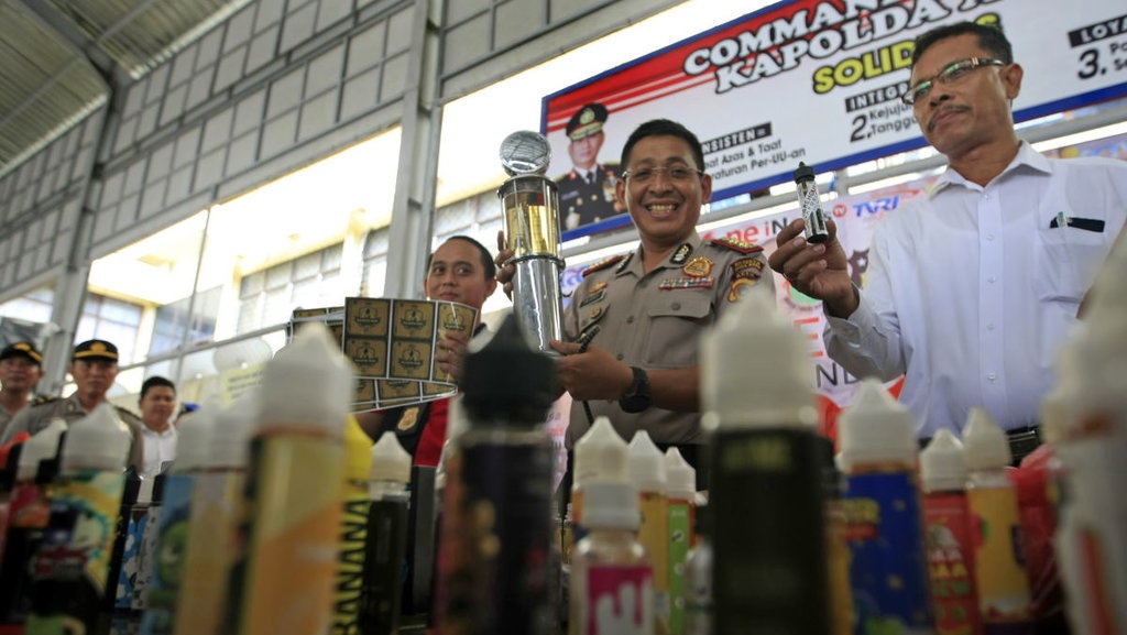 Polisi Ungkap Penjualan Narkoba dalam Cairan Vape via Media Sosial Polisi Ungkap Penjualan Narkoba dalam Cairan Vape via Media Sosial