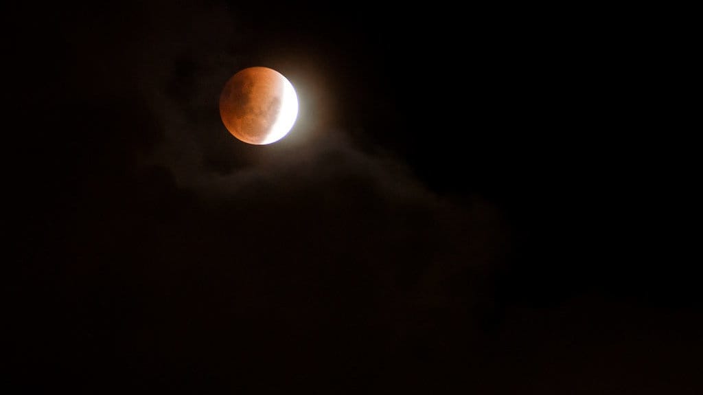 Apa Itu Super Blood Moon dan Bagaimana Proses Terjadinya?