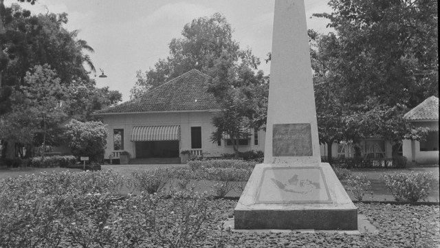 Gedung-Gedung Bersejarah yang Roboh di Era Sukarno & Soeharto