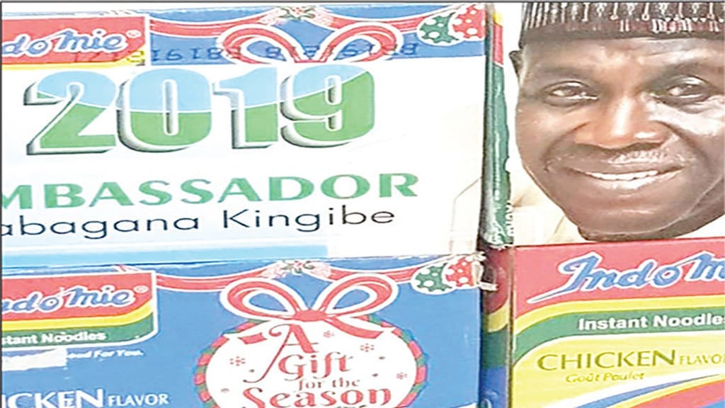 Politikus Nigeria Pakai Indomie buat Kampanye Pilpres 2019 Politikus Nigeria Pakai Indomie buat Kampanye Pilpres 2019