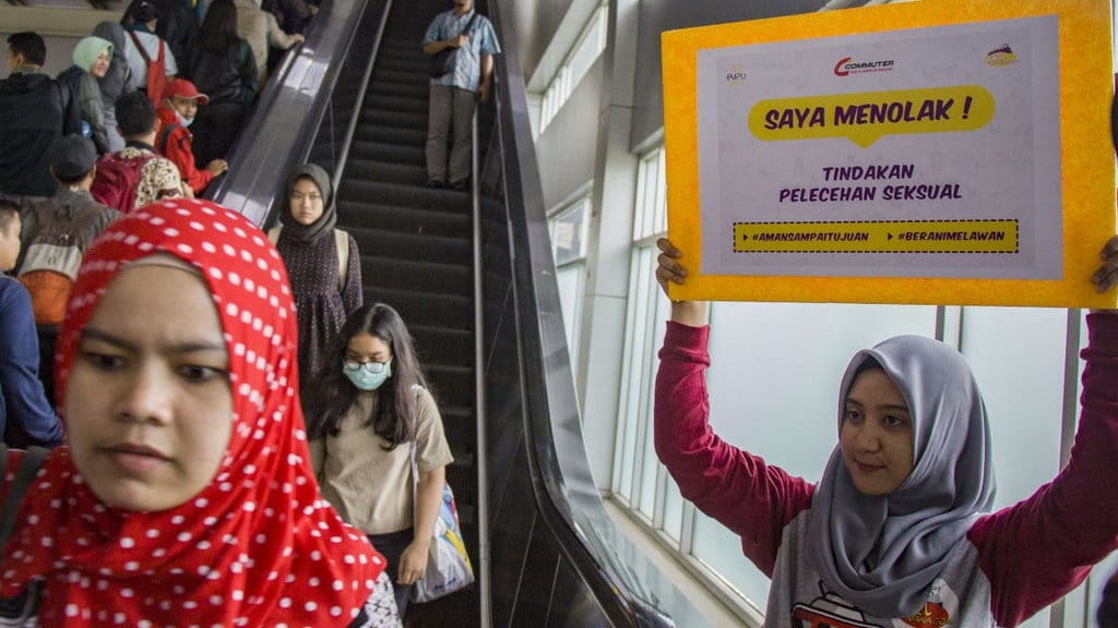 Memotret Orang Diam-Diam Dapat Dikategorikan sebagai Pelecehan Memotret Orang Diam-Diam Dapat Dikategorikan sebagai Pelecehan