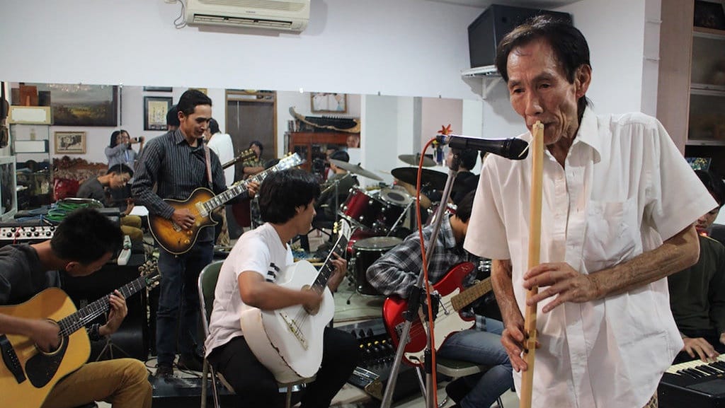 Tan Deseng: Tionghoa yang Menjadi Maestro Musik Sunda Tan Deseng: Tionghoa yang Menjadi Maestro Musik Sunda