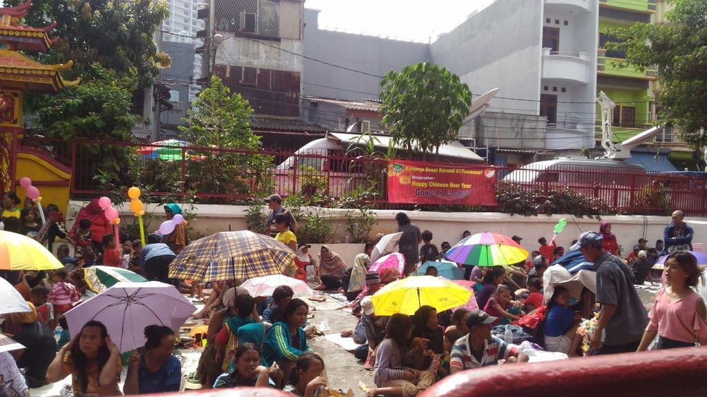 Hari Raya Imlek, Ratusan Warga Rela Mengantre Angpao Hari Raya Imlek, Ratusan Warga Rela Mengantre Angpao