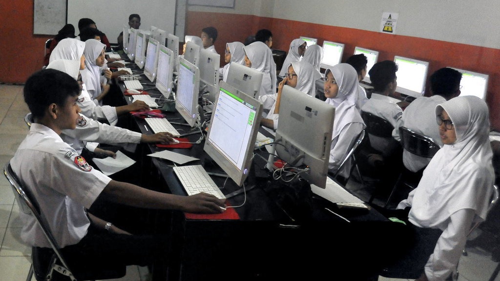 Mendikbud: Banyak Siswa Mengeluh, Tapi Nilai Matematika UNBK Naik Mendikbud: Banyak Siswa Mengeluh, Tapi Nilai Matematika UNBK Naik