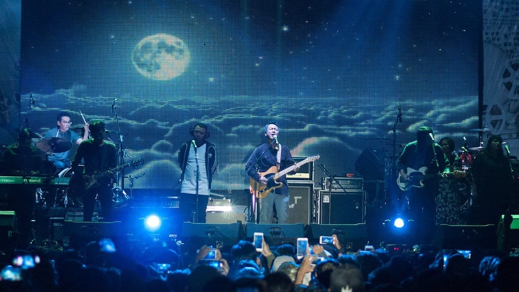 Terbang Tinggi Bersama Efek Rumah Kaca