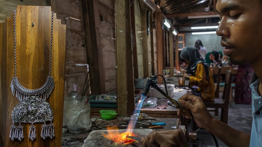 Contoh Kerajinan Logam dan Teknik Membuatnya Contoh Kerajinan Logam dan Teknik Membuatnya