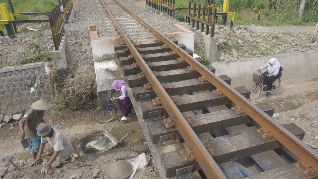 Gerbong KA Lodaya Anjlok, Dua Perjalanan Kereta Tertahan