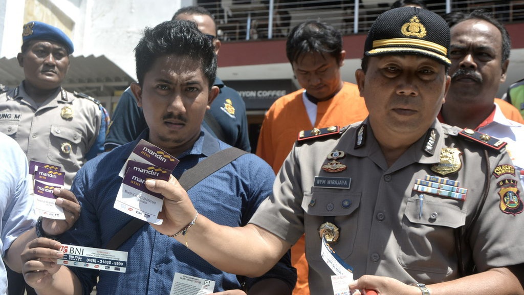 Polisi Tembak Mati WNA Pelaku Skimming Asal Bulgaria Polisi Tembak Mati WNA Pelaku Skimming Asal Bulgaria