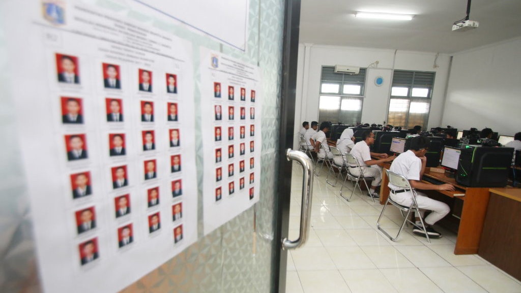 UN SMA/MA Hari Ini Diikuti 1.983.568 Peserta, 91 Persen Pakai UNBK