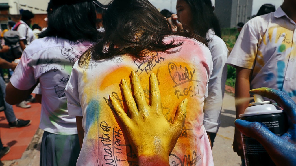 Corat-Coret Seragam Usai UNBK