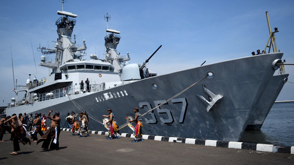 Menyambut Kedatangan KRI Bung Tomo dan Jhon Lie