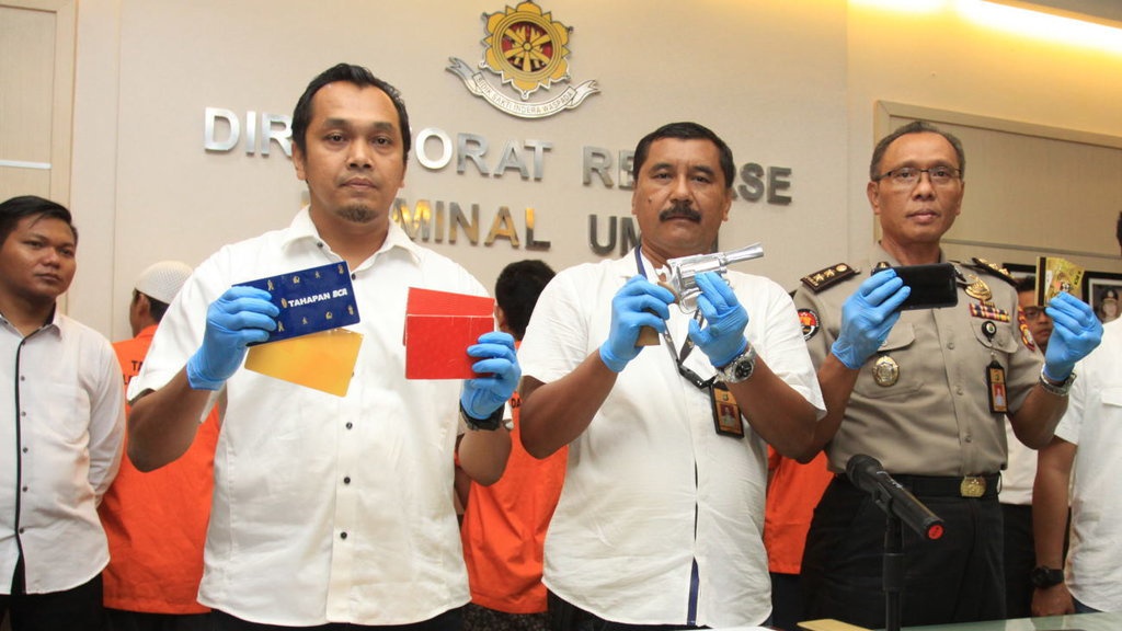 Modus Pembobolan Kartu Kredit: Pelaku Mengaku Petugas Bank dan OJK Modus Pembobolan Kartu Kredit: Pelaku Mengaku Petugas Bank dan OJK