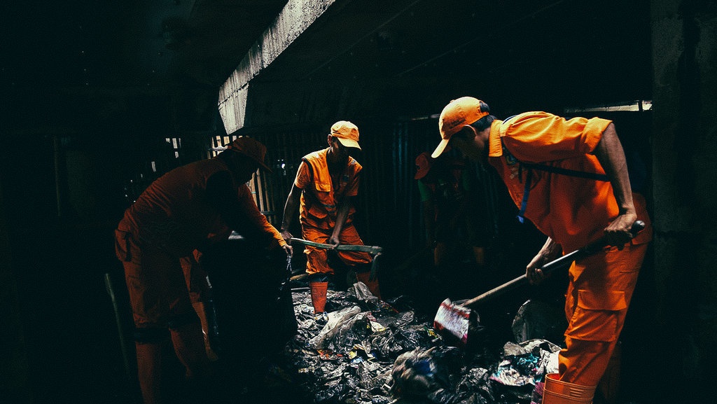 Bersih-Bersih di Kolong Tol Papanggo Bersih-Bersih di Kolong Tol Papanggo