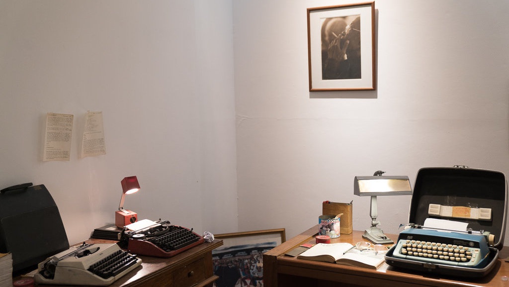 Berkenalan Lagi dengan Pram Lewat Kartu Pos dan Surat Berkenalan Lagi dengan Pram Lewat Kartu Pos dan Surat