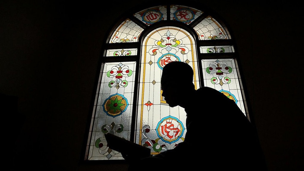 Adab Membaca dan Memperlakukan Al-Qur'an, Apa Saja? Adab Membaca dan Memperlakukan Al-Qur'an, Apa Saja?