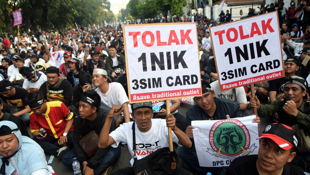 Aksi Menolak Pembatasan Kartu Telepon Seluler Aksi Menolak Pembatasan Kartu Telepon Seluler