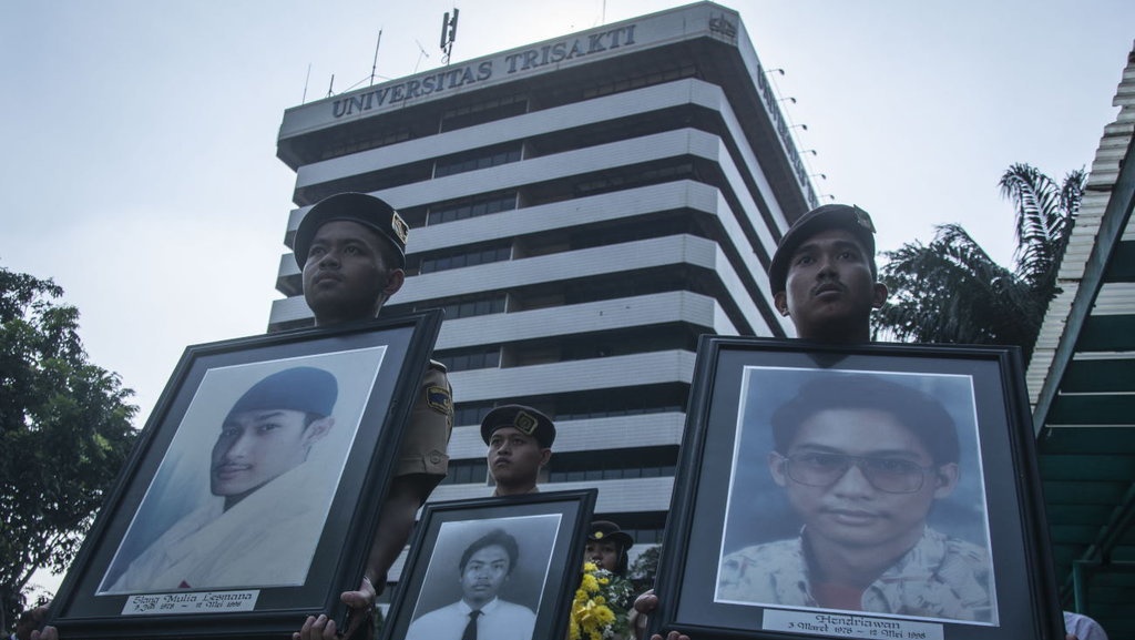 Contoh Kasus Pelanggaran HAM di Indonesia: Sejarah Tragedi Trisakti Contoh Kasus Pelanggaran HAM di Indonesia: Sejarah Tragedi Trisakti