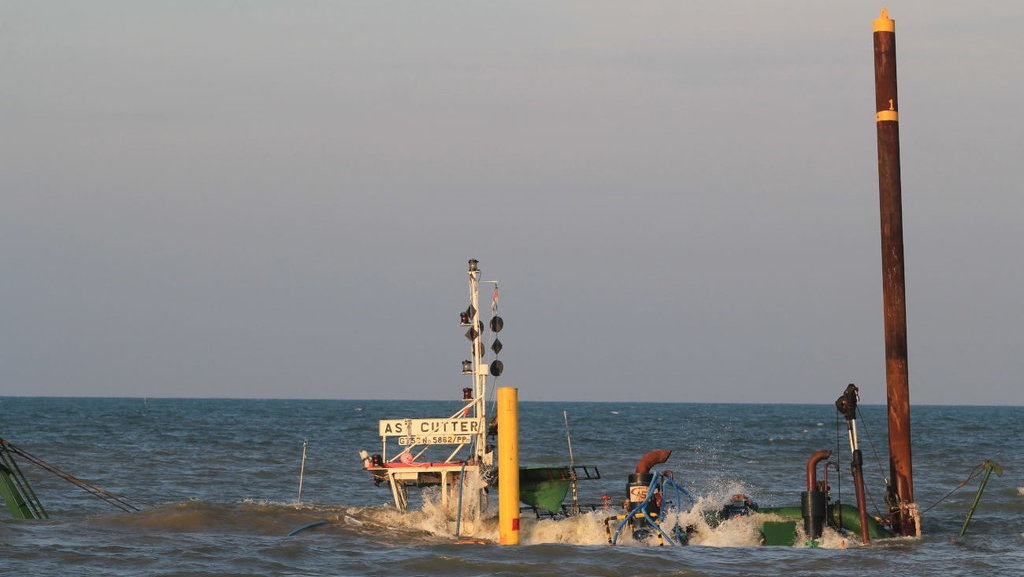 Kecelakaan Kapal KM Lestari Maju: 139 Penumpang Dievakuasi