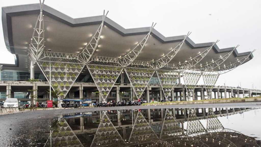 Pengalihan Penerbangan ke Kertajati Dinilai Semakin Bebani Maskapai Pengalihan Penerbangan ke Kertajati Dinilai Semakin Bebani Maskapai