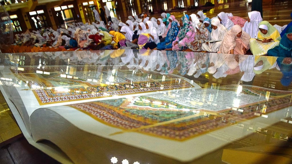 Cara Menerapkan Al-Qur'an & Hadis sebagai Sumber Hukum