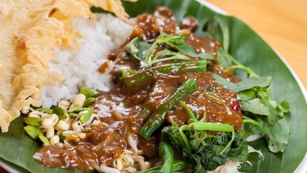 Resep Pecel Sayur Sedap, Cara Membuat Sambal Pecel & Rempeyek Gurih Resep Pecel Sayur Sedap, Cara Membuat Sambal Pecel & Rempeyek Gurih