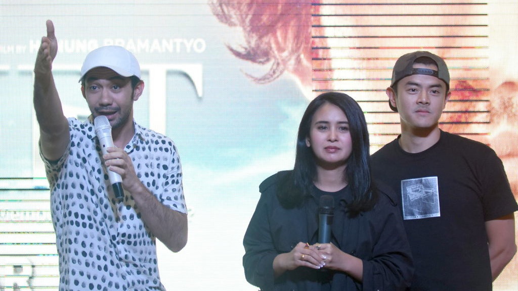 The Gift: Kisah Daddy Issue yang Diadaptasi dari 1001 FTV The Gift: Kisah Daddy Issue yang Diadaptasi dari 1001 FTV