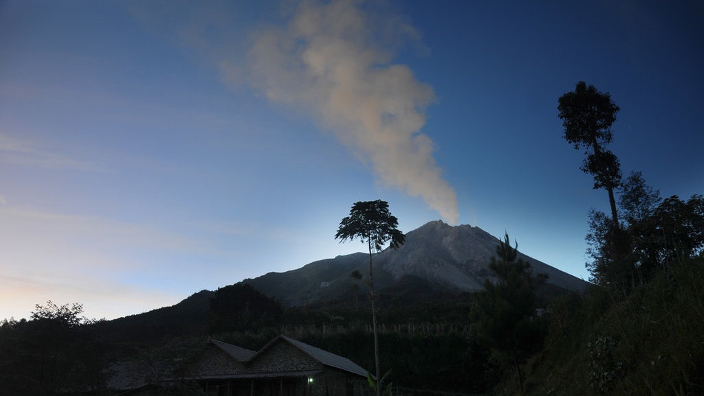 Merapi dalam Kosmologi Jawa: Takdir, Cobaan, atau Peringatan?