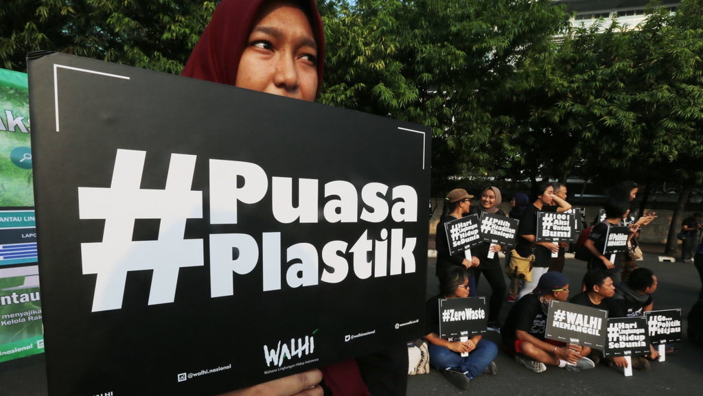 Sampah Ramadan Meningkat, Naim Tukang Sampah Harus Kerja Ekstra