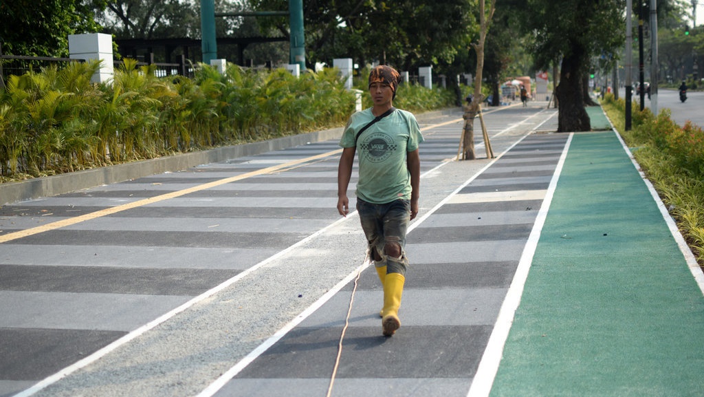 Wajah Baru Trotoar di GBK Jelang Asian Games Wajah Baru Trotoar di GBK Jelang Asian Games