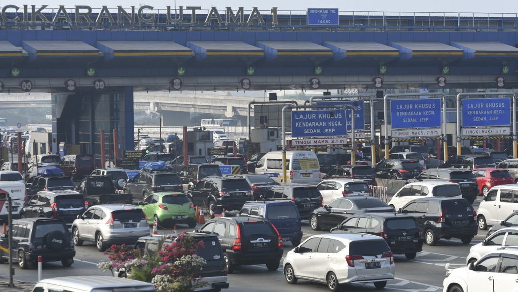 Ketahuan Bawa Pemudik, Satu Ambulans Dicegat di Pintu Tol Cikarang Ketahuan Bawa Pemudik, Satu Ambulans Dicegat di Pintu Tol Cikarang