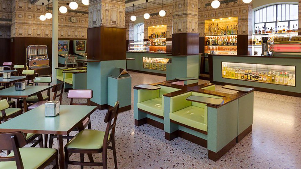 Ramai-Ramai Mengekor Warna Pastel Wes Anderson Ramai-Ramai Mengekor Warna Pastel Wes Anderson