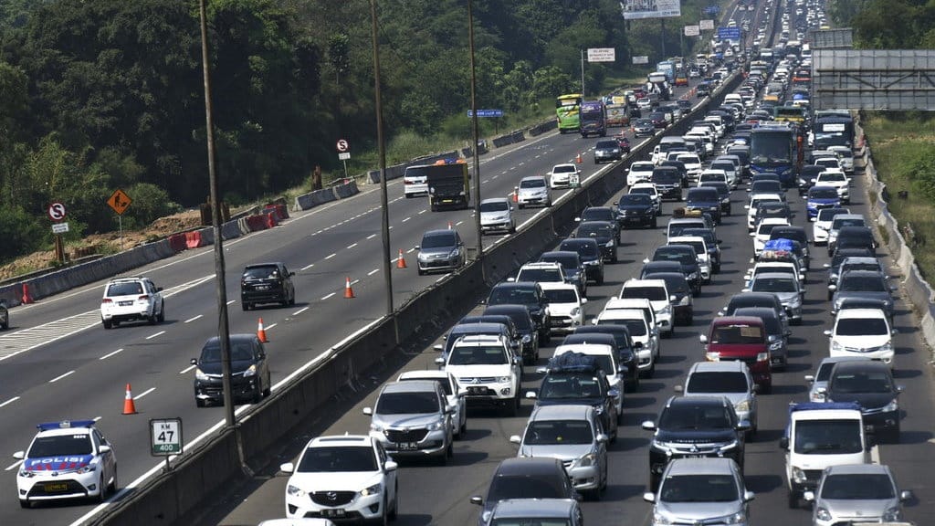 Jasamarga Tambah Contraflow Tol Cikampek dari KM 47 Sampai KM 70 Jasamarga Tambah Contraflow Tol Cikampek dari KM 47 Sampai KM 70