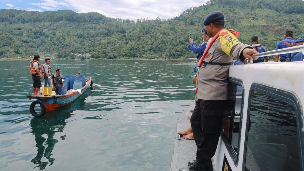Pencarian Korban KM Sinar Bangun Terkendala Kedalaman Danau Toba