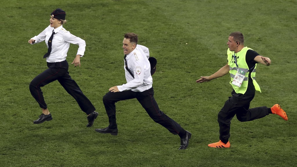 Siapa Pussy Riot yang Sempat Hentikan Laga Final Piala Dunia 2018? Siapa Pussy Riot yang Sempat Hentikan Laga Final Piala Dunia 2018?